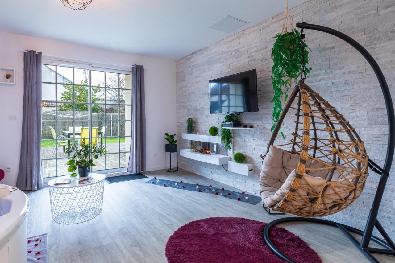 Suite L'Echappee: Romantic Spa Retreat with Private Sauna Pezarches Exterior photo