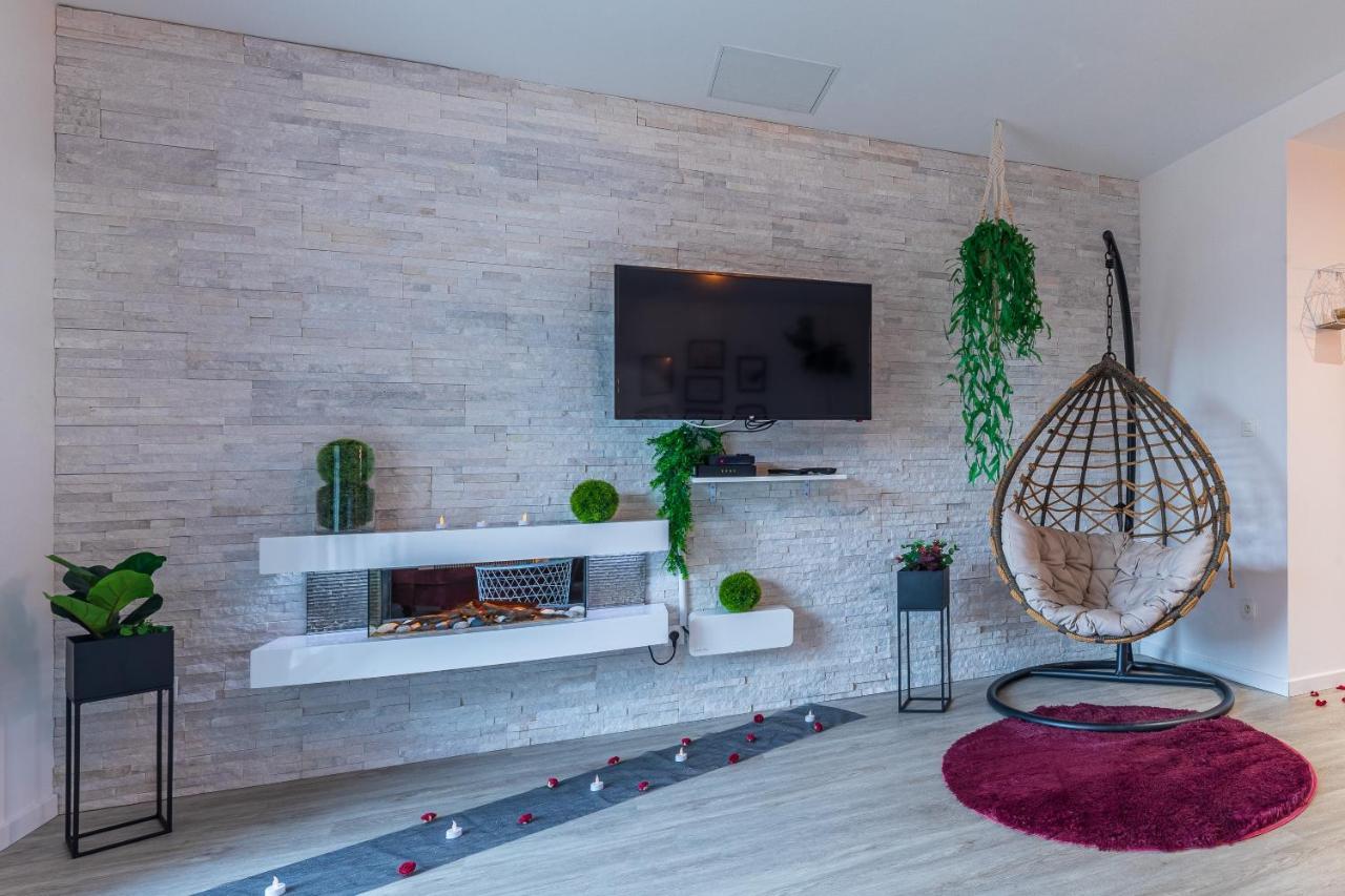 Suite L'Echappee: Romantic Spa Retreat with Private Sauna Pezarches Exterior photo