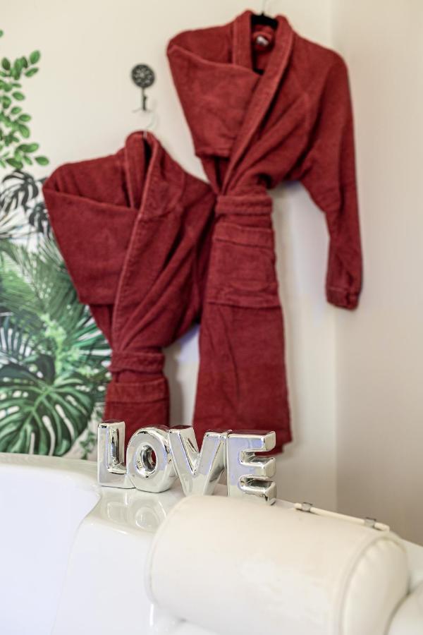 Suite L'Echappee: Romantic Spa Retreat with Private Sauna Pezarches Exterior photo